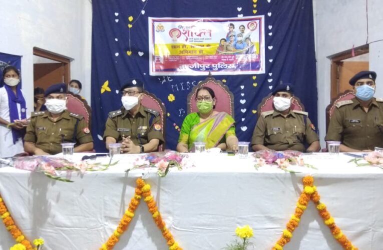 एसपी ने नारी मिशन शक्ति अन्तर्गत छात्राओं को दी जानकारी और झंडी दिखाकर यातायात जागरूकता रैली को किया रवाना