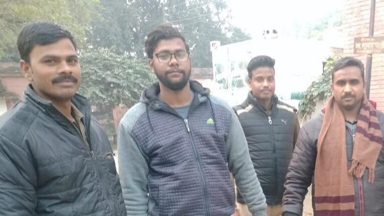 चोरी की पिकअप के साथ दो वांछित अपराधी चढ़े पुलिस के राडार पर