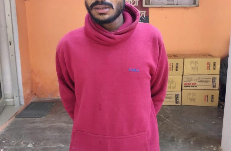 नाजायज गांजा व अवैध असलहे संग गिरफ्तार