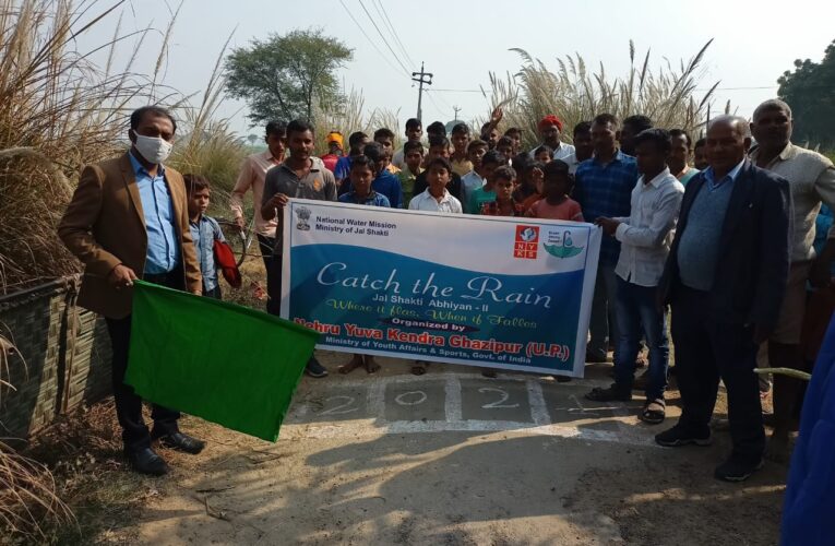 नेहरू युवा केँन्द्र की ओर से करायी गयी दौड़ प्रतियोगिता