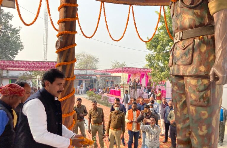 शहादत दिवस पर नमन करने पहुंचे कैबिनेट मंत्री