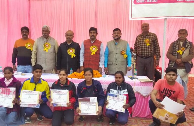 अनिश्चित कालीन धरना प्रबंधन के आश्वासन पर स्थगित