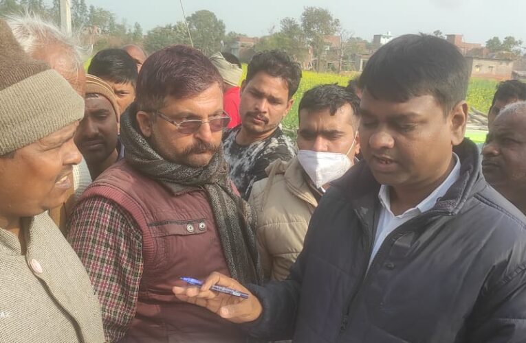 दाव पेंच ! उच्च न्यायालय के आदेश के बाद गांव में पहुंची जांच टीम, जांच से ग्रामीण दिखे असन्तुष्ट