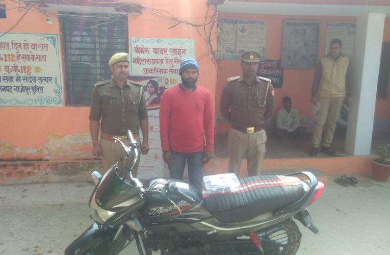 चोरी की बाइक व चार मोबाइल सेट के साथ अभियुक्त गिरफ्तार