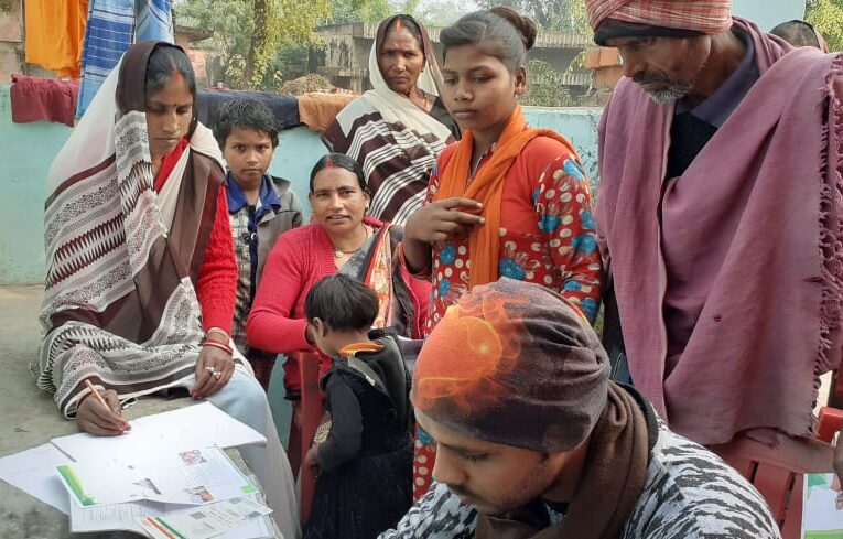 आयुष्मान – सीएचसी गोडउर में बनाए जा रहे  हैं गोल्डन कार्ड