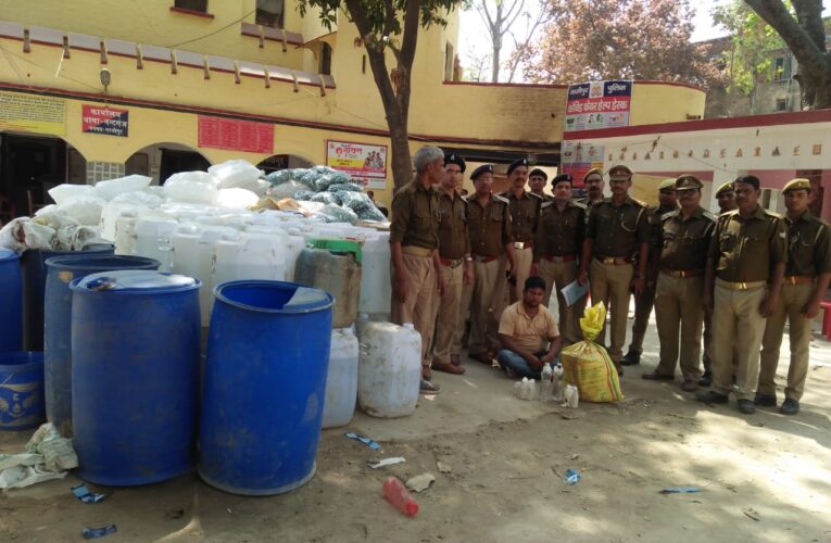 शराब तस्कर से 2835 शीशी अवैध देशी शराब व शराब बनाने के उपकरण बरामद
