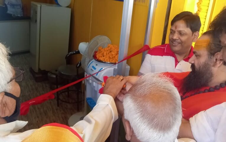 महाराज श्री की चरणरज से धन्य हुआ नवस्थापित डा. लालपैथ लैब का संग्रहण केन्द्र