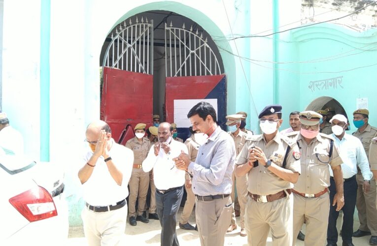 जिला जज,डीएम व एसपी ने किया जिला जेल का आकस्मिक निरीक्षण