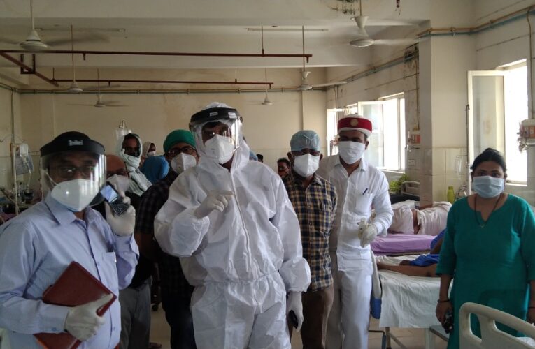 डीएम ने किया कोरोना वार्ड का स्थलीय निरीक्षण