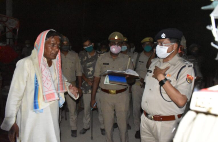 खूनी संघर्ष में प्रत्याशी पुत्र को मारी गोली, तो समर्थकों ने पूर्व प्रधान के घर और वाहनों में लगा दी आग