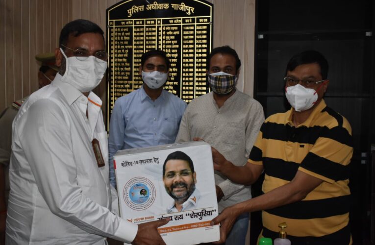 पुलिसकर्मियों को कोरोना से बचाव हेतु रुरल एंटरप्रेन्योर फाउंडेशन ने दिया आवश्यक सामग्री