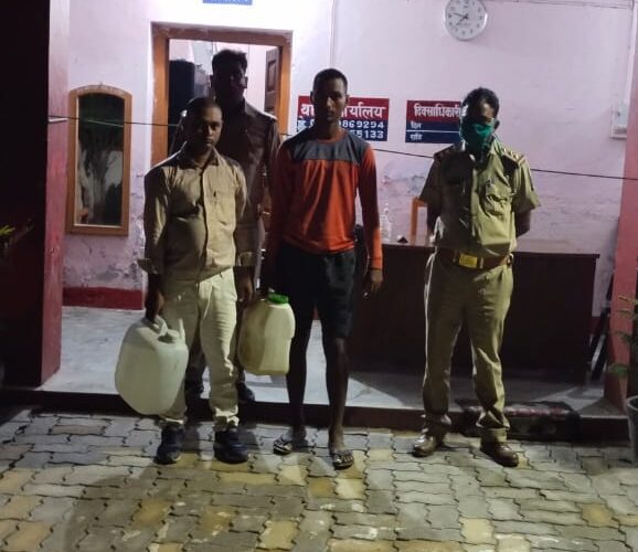 कामयाबी! अवैध देशी शराब संग दो तथा एक वांछित अभियुक्त आया पुलिस के फंदे में