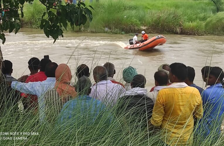 एसडीआरएफ की टीम ने नदी से निकाला शव