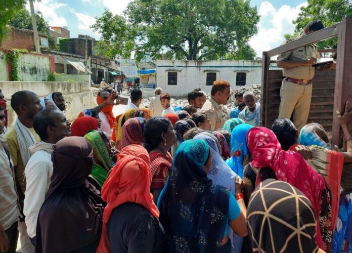 संदिग्ध परिस्थितियों में फंदे पर  झुलती मिली विवाहिता