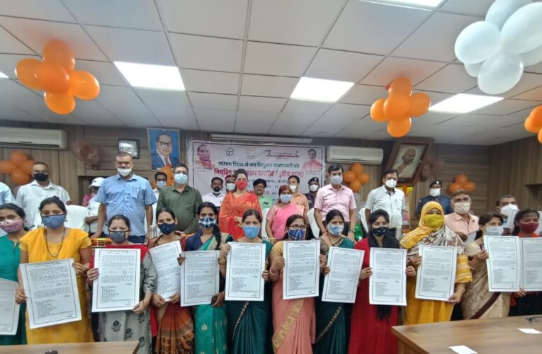 नियुक्ति पत्र पाकर खिले अध्यापकों के चेहरे