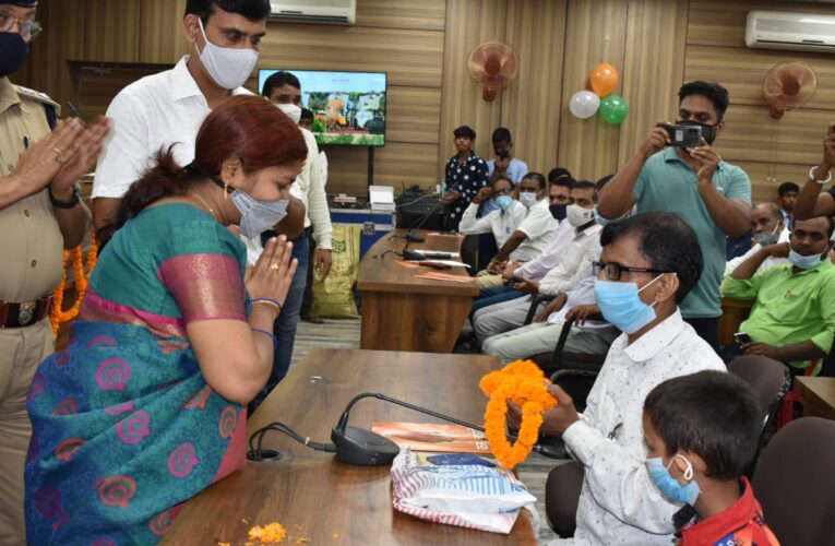 अमृत महोत्सव के अंतर्गत शहीदों को किया गया नमन