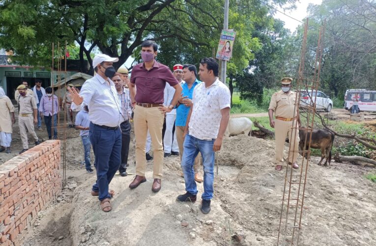 पंचायत भवन की जमीन पर अतिक्रमण कर बनाए हुए कक्ष को तोड़ने का डीएम ने दिया निर्देश