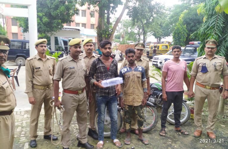 चोरी की तीन बाइक व अवैध असलहे संग तीन धराये