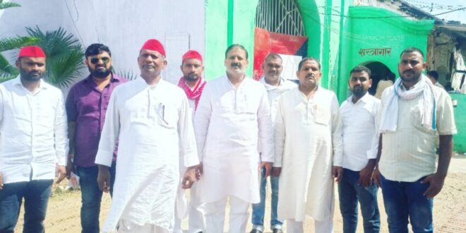 मुख्यमंत्री को काला झण्डा दिखाने के आरोपियों से विधायक ने जेल में की मुलाकात