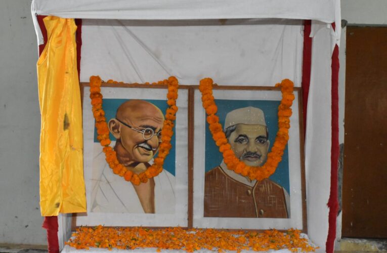 कवियों ने बांधी समां, याद किए गए महात्मागांधी और लालबहादुर शास्त्री