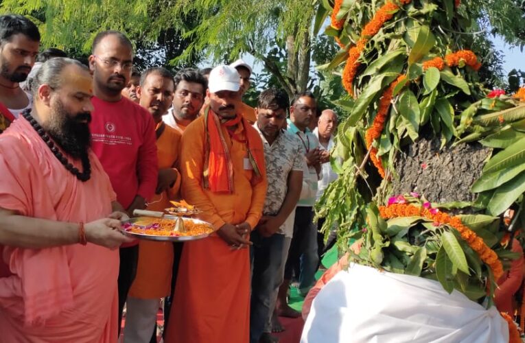 महाप्रसाद के साथ सम्पन्न हुआ आध्यात्मिक महोत्सव,उपमुख्यमंत्री के न आने से नाराज दिखे लोग