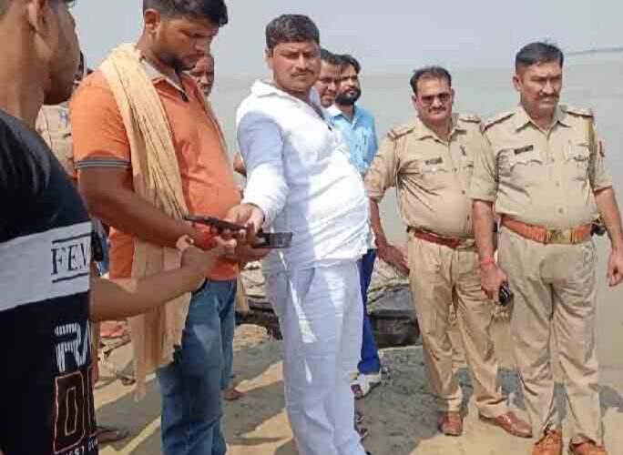 नहाते समय गंगा में डुबने से छात्रा की मौत