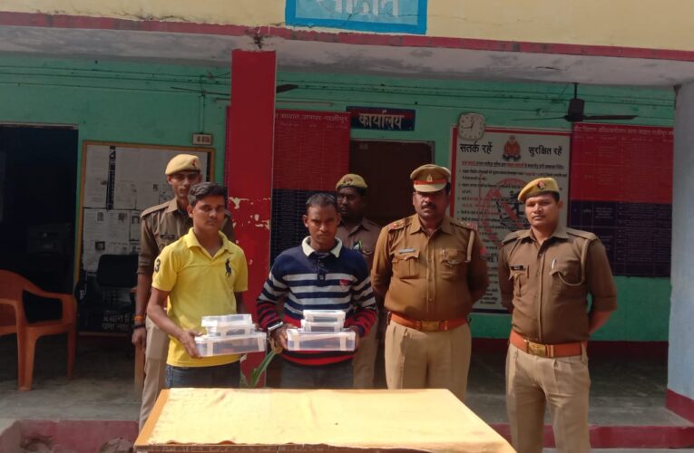 टॉप टेन अपराधी सहित दो लूटेरे गिरफ्तार,चोरी की बाइक,अवैध असलहे व मोबाइल बरामद