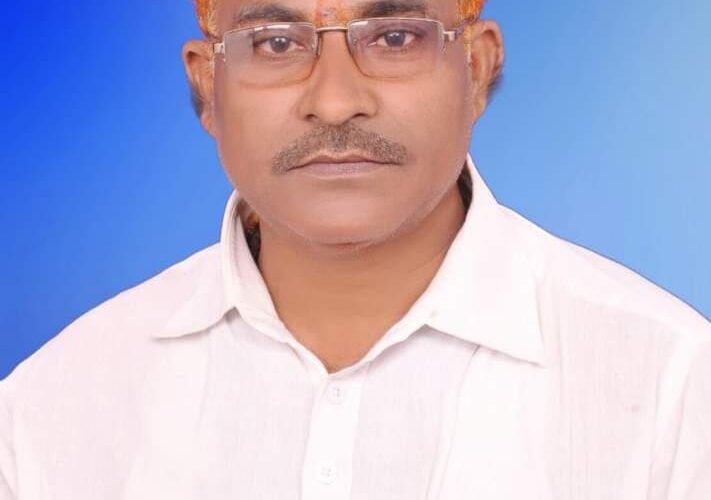 सहकारी समितियों पर पर्याप्त मात्रा में खाद मौजूद