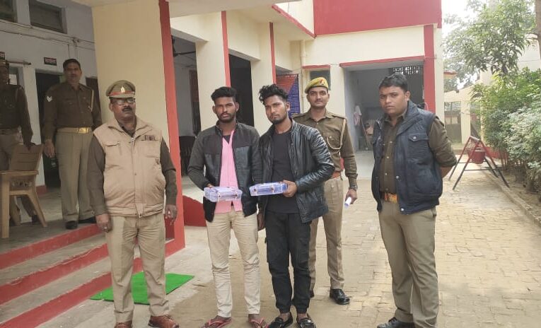 अवैध असलहे संग दो धराये