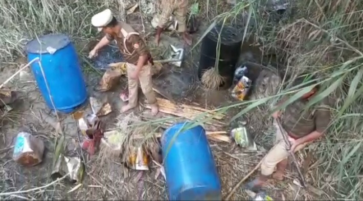 ड्रोन की मदद से 5000 लीटर शराब व लहन बरामद
