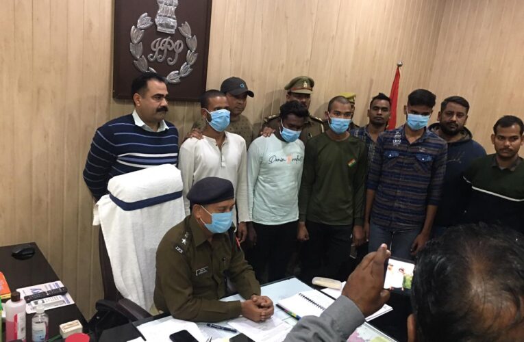 तीन अवैध तमंचा, लूट की मोटर साइकिल व लूट के रूपयों संग चार अभियुक्त गिरफ्तार