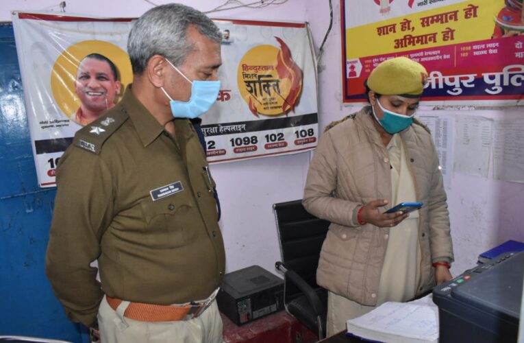 थाना दिवस पर कप्तान ने किया करंडा थाने का निरीक्षण