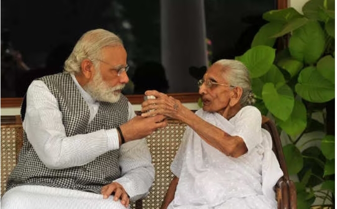 प्रधानमंत्री नरेन्द्र मोदी की मां का सौ वर्ष की अवस्था में निधन