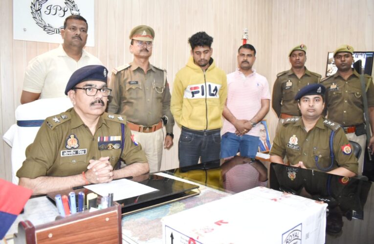 टमाटर भरे पिक अप से लाखों रुपए की शराब संग तस्कर गिरफ्तार