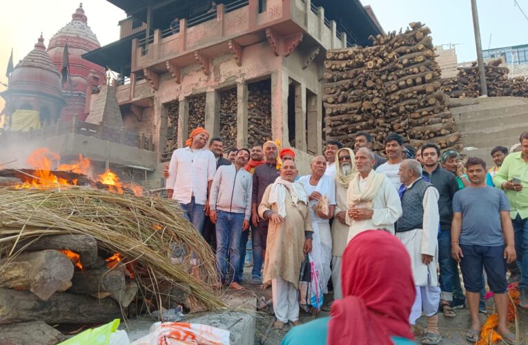 राम जानकी मंदिर ठाकुरद्वारा के महंत पंचतत्व में विलीन