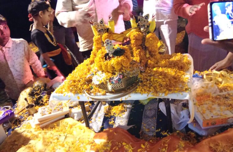 सत्संग में कृष्ण महिमा के बखान से भाव विभोर हुए श्रोता