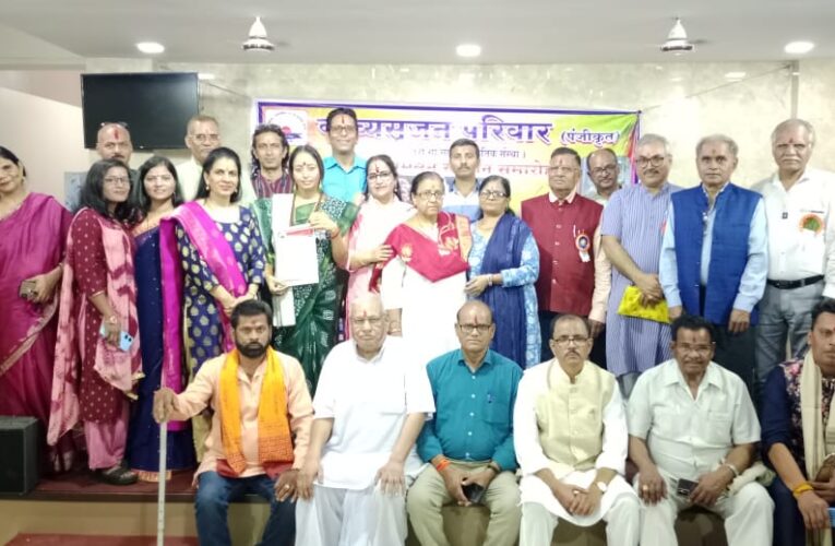 कवि सम्मेलन के साथ मनाया गया होली मिलन सम्मान समारोह