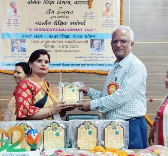 बेहतरीन प्रस्तुतिकरण के लिए मीरा तिवारी सम्मानित 