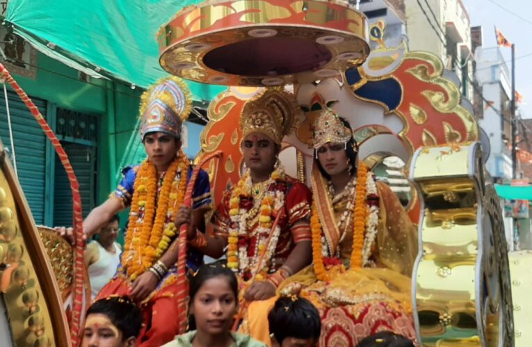 राम दरबार की भव्य झांकी ने मोहा मन