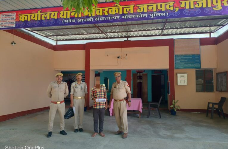 पांच गौ वंशीय व असलहे संग पशु तस्कर गिरफ्तार