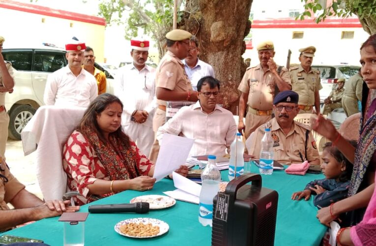 थाना दिवस पर डीएम एसपी ने सुनीं फरियाद,दिये आवश्यक निर्देश