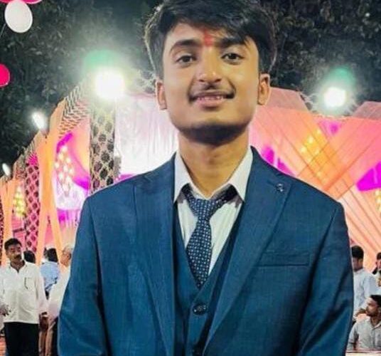 नीट की परीक्षा में सफल होकर सौरभ पाण्डेय ने बढ़ाया अवध जिले का मान