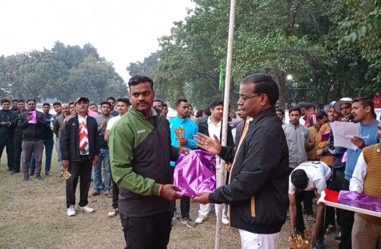 अंतरजनपदीय क्रिकेट प्रतियोगिता में गाजीपुर पुलिस टीम बनी विजेता 
