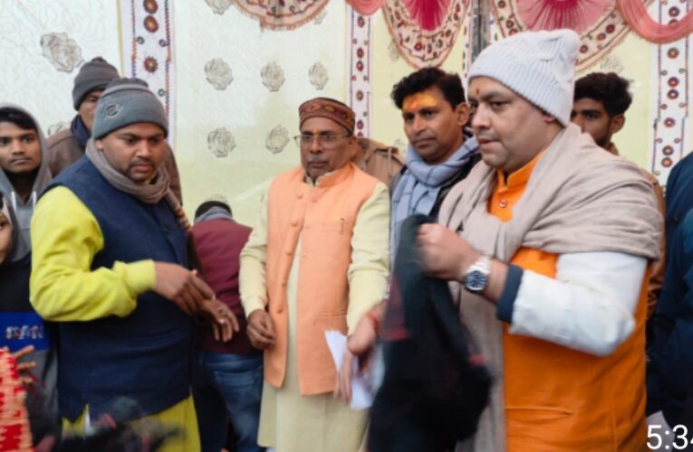 विकसित भारत संकल्प यात्रा से पात्रों को मिल रही है योजनाओं की जानकारी 