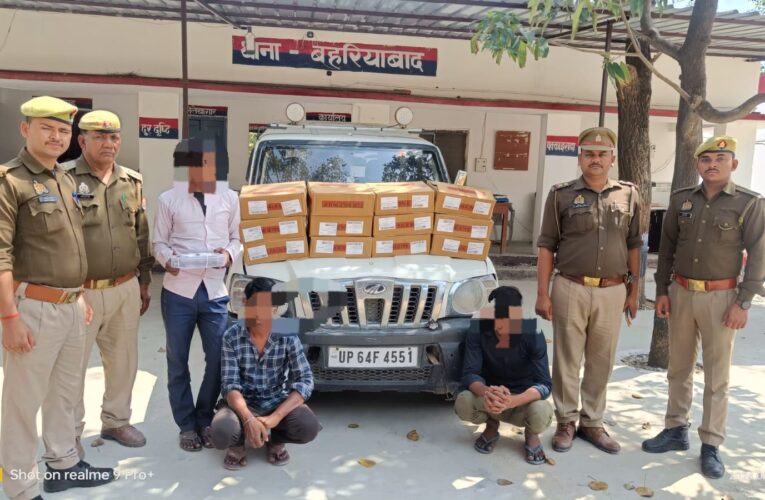 तीन शराब तस्कर गिरफ्तार, वाहन में लदी शराब बरामद 