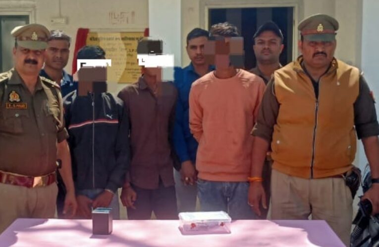 चोरी की मोटरसाइकिल तथा असलहे संग तीन गिरफ्तार