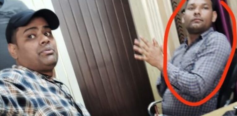 वर्दी दागदार – दस हजार रुपय घुस लेते सिपाही गिरफ्तार 