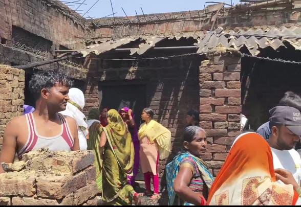 आग से कई परिवारों की लेई पूंजी जलकर भस्म