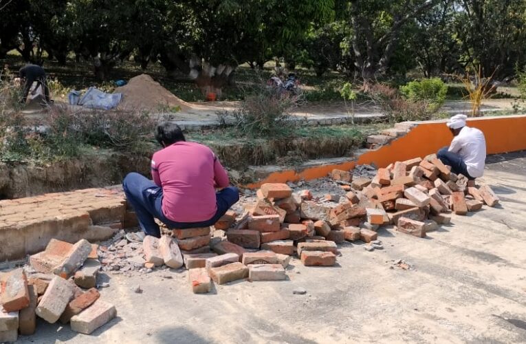 सिद्धपीठ हथियाराम मठ पर डिवाइडर का पुनर्निर्माण शुरू