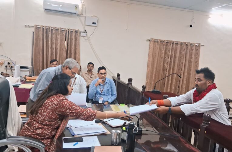 लोकसभा चुनाव – निर्दल प्रत्याशी सत्यदेव यादव ने नामांकन दाखिल कर खोला खाता 